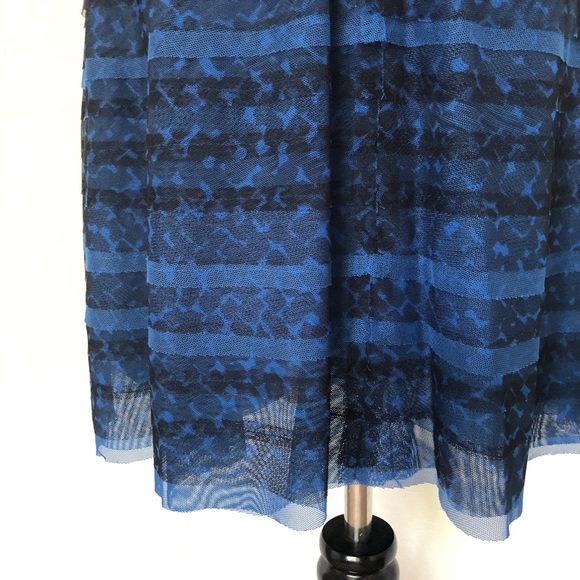 BCBG MAXAZRIA VALENTINE COCKTAIL DRESS. - Picture 5 of 8